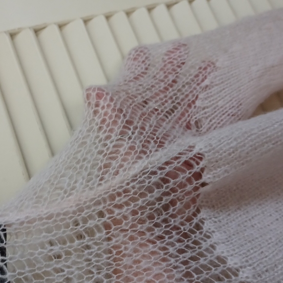 Guess Sweater - Picture 4 of 6